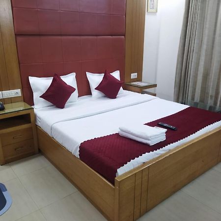Signature Plaza Hotel Új-Delhi Kültér fotó