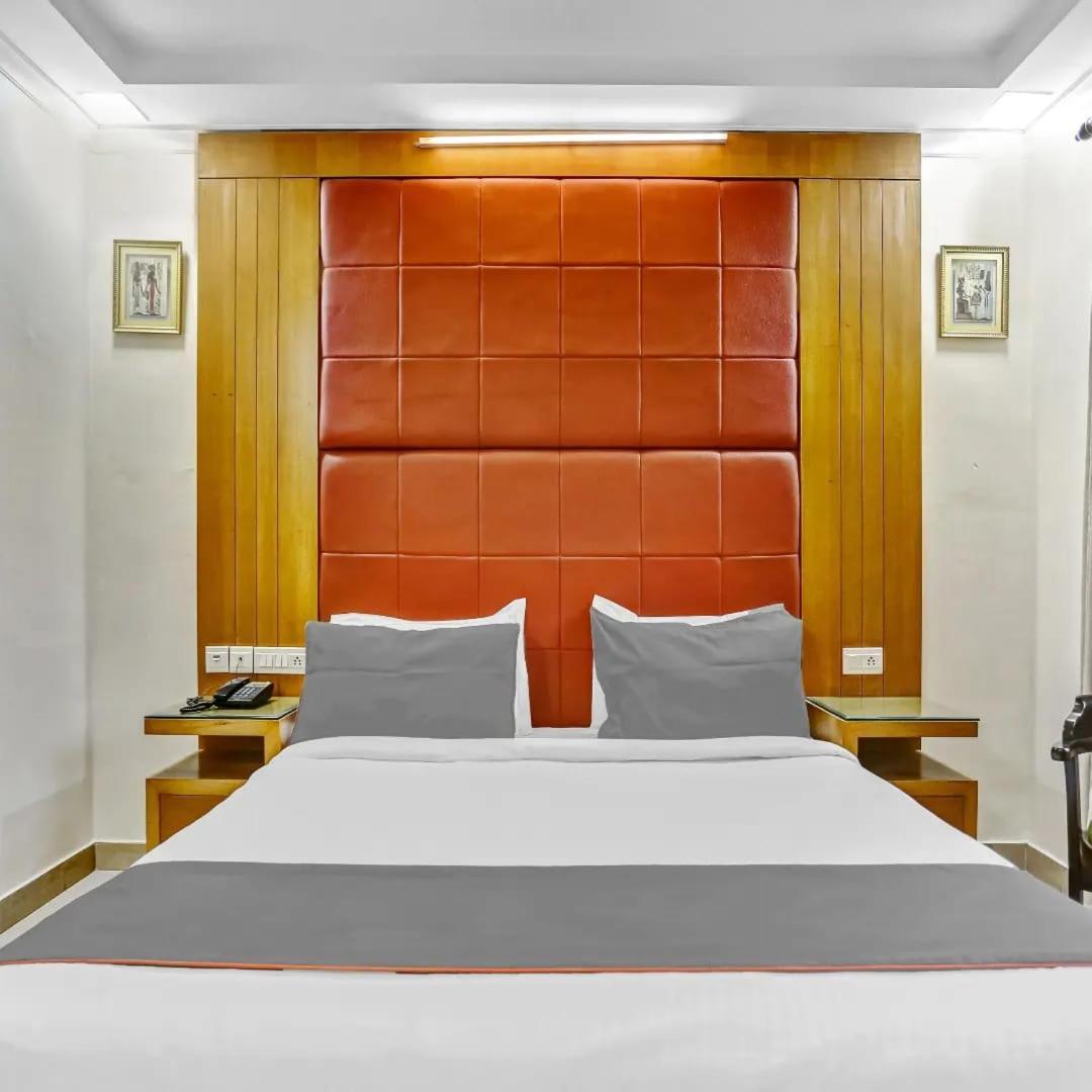 Signature Plaza Hotel Új-Delhi Kültér fotó